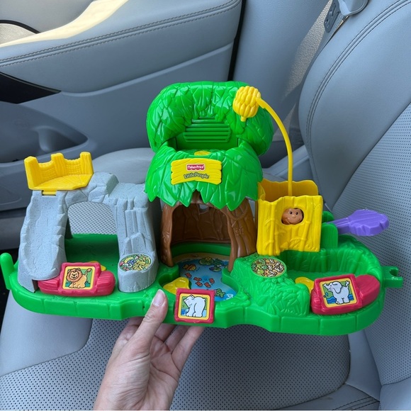 Fisher-Price Other - Fisher Price Little People Zoo Playset Only